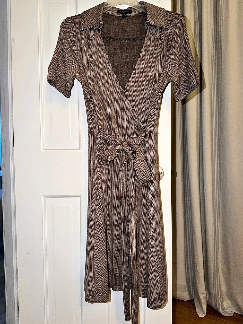 Banana Republic Short Sleeve Wrap Midi Dress in Brown Size XS Like New